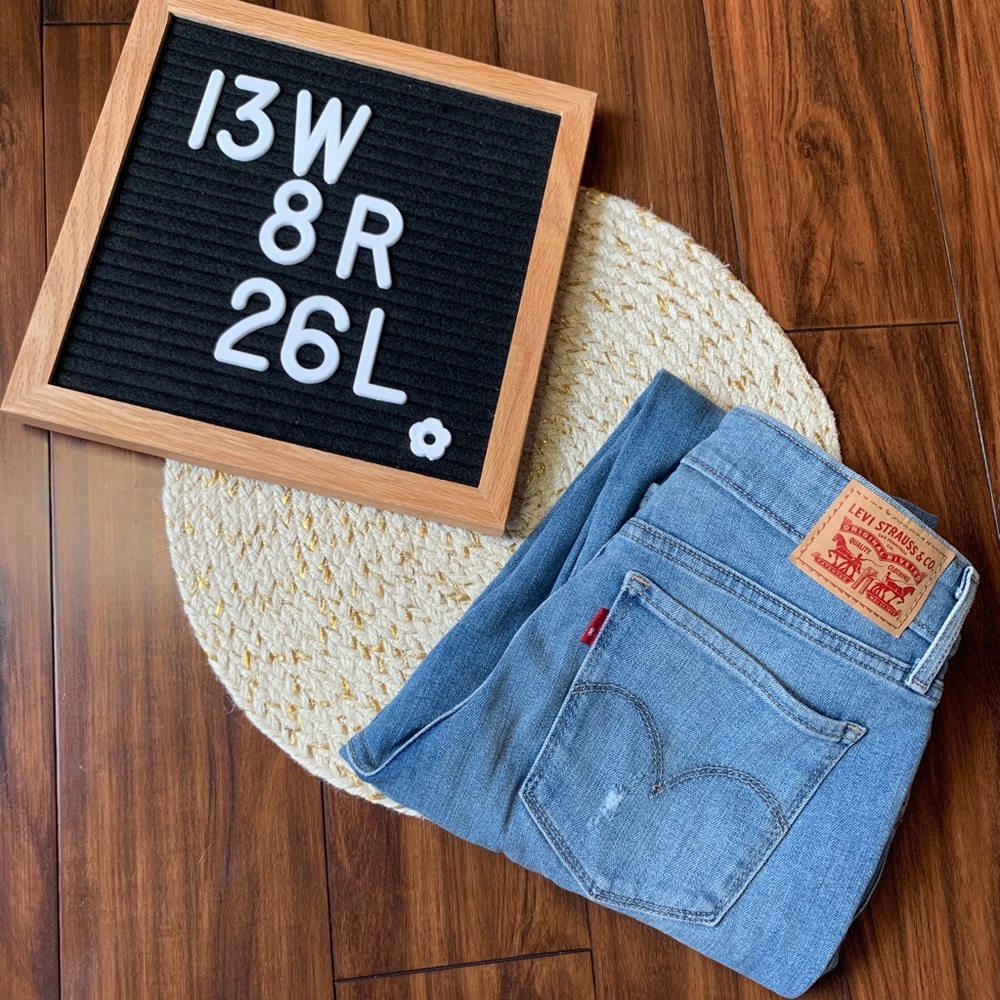 711 Skinny Levi’s 27 light-wash jeans